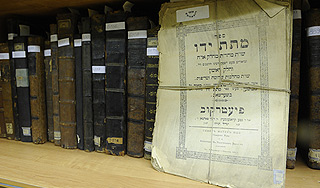 "Ленинка" судится из-за коллекции Шнеерсона "Ленинка" судится из-за коллекции Шнеерсона