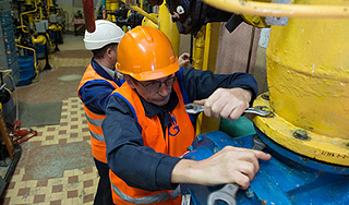 Челябинцев наградили за модернизацию ЖКХ Челябинцев наградили за модернизацию ЖКХ