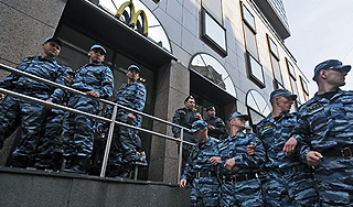 У McDonald's в Петербурге прогремел взрыв У McDonald's в Петербурге прогремел взрыв