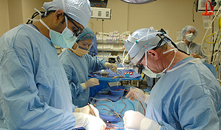 Двое излечились от ВИЧ после операции Двое излечились от ВИЧ после операции