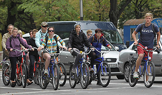 В США автомобиль сбил 13 велосипедистов В США автомобиль сбил 13 велосипедистов