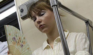 Пассажиром метро дадут бесплатные веера Пассажиром метро дадут бесплатные веера