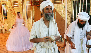 92-летний дедушка женился на 22-летней 92-летний дедушка женился на 22-летней