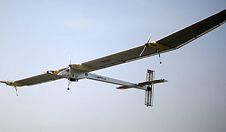 Самолет на солнечной батарее пересек США Самолет на солнечной батарее пересек США