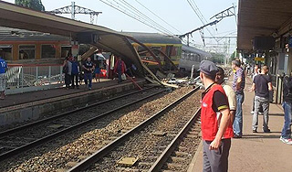 Под Парижем произошло крушение поезда Под Парижем произошло крушение поезда