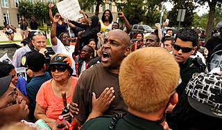 Приговор убийце вывел американцев на улицы Приговор убийце вывел американцев на улицы