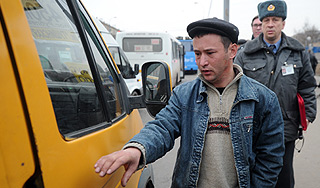 Мигрантов хотят выселять за нарушение ПДД Мигрантов хотят выселять за нарушение ПДД