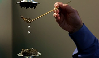 Физики освоили звуковую левитацию Физики освоили звуковую левитацию