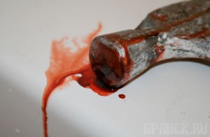 Сын забил своего престарелого отца молотком