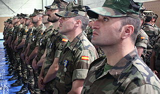 Кризис заставляет испанцев идти в армию Кризис заставляет испанцев идти в армию