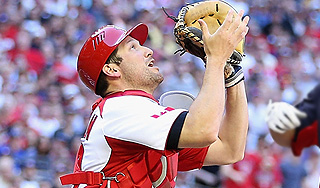 Парашютист рухнул на бейсболиста в США Парашютист рухнул на бейсболиста в США