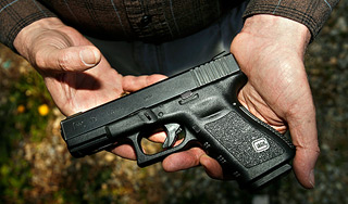 Ингуш получил по почте три пистолета Ингуш получил по почте три пистолета