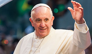 Бразильцы встретили Папу Римского бомбой Бразильцы встретили Папу Римского бомбой