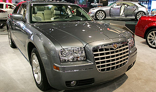 На роскошные авто ввели повышенный налог На роскошные авто ввели повышенный налог