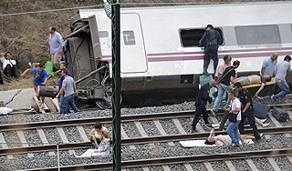 Поезд в Испании разбился на слепом участке Поезд в Испании разбился на слепом участке