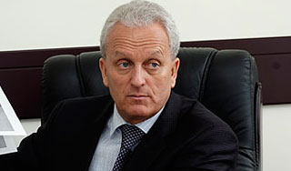 В мэра Феодосии стреляли в подъезде дома В мэра Феодосии стреляли в подъезде дома