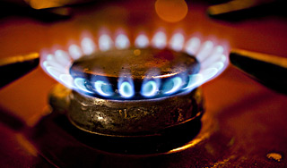 "Газпром" грозит отключить газ 13 регионам "Газпром" грозит отключить газ 13 регионам