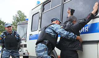 Задержан избивший полицейского на рынке Задержан избивший полицейского на рынке