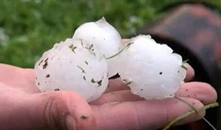 Град размером с мяч обрушился на Германию Град размером с мяч обрушился на Германию