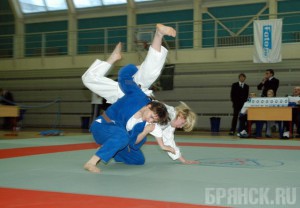 Брянская самбистка взяла серебро