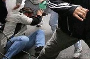 Преступник избил двух инвалидов и украл у одного из них телефон