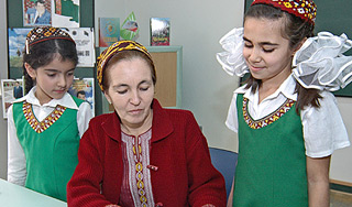 Книгу Туркменбаши исключили из школы Книгу Туркменбаши исключили из школы