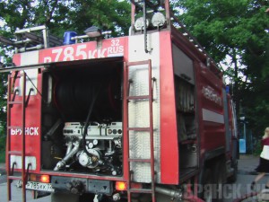 В городе загорелся автомобиль, а в поселке баня