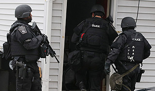 Американцев обыскали за запросы в Google Американцев обыскали за запросы в Google