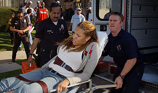 Автобус с детьми перевернулся в США Автобус с детьми перевернулся в США