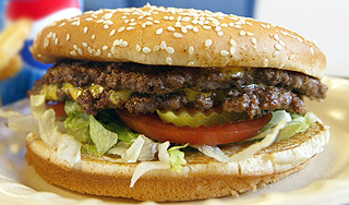 Британцы съели первый искусственный бургер Британцы съели первый искусственный бургер