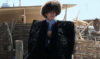 Школьников в Сочи оденут в казачьи бурки Школьников в Сочи оденут в казачьи бурки