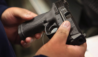 Мужчина расстрелял чиновников в США Мужчина расстрелял чиновников в США