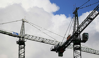 Сириец попросил убежище с крана в Германии Сириец попросил убежище с крана в Германии