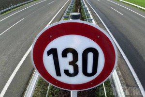 Автомобилистам разрешили ездить со скоростью 130 км/ч