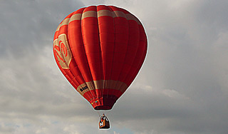 Воздушный шар с людьми рухнул в Швейцарии Воздушный шар с людьми рухнул в Швейцарии