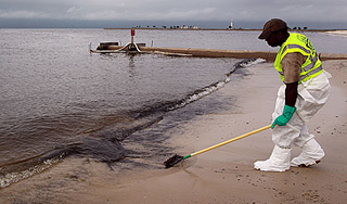 В Персидском заливе разлилась нефть В Персидском заливе разлилась нефть