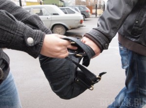 В Советском районе бомж напал на человека