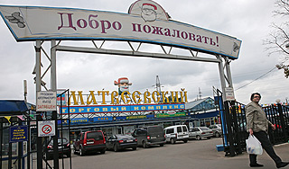 Полицейским с рынка грозит 5 лет тюрьмы Полицейским с рынка грозит 5 лет тюрьмы