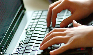 Школьница убила себя после травли на сайте Школьница убила себя после травли на сайте