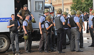 В Москве из автозака сбежали рецидивисты В Москве из автозака сбежали рецидивисты