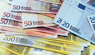 Курс евро превысил отметку в 44 рубля Курс евро превысил отметку в 44 рубля