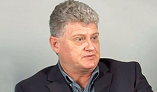 Отец Эдварда Сноудена едет в Россию Отец Эдварда Сноудена едет в Россию