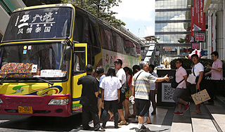 Уснувший водитель разбил россиян в Таиланде Уснувший водитель разбил россиян в Таиланде
