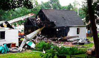 Самолет экс-замглавы Microsoft упал на дома Самолет экс-замглавы Microsoft упал на дома