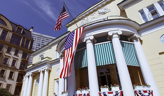 В Москве ищут шпионский сервер США В Москве ищут шпионский сервер США