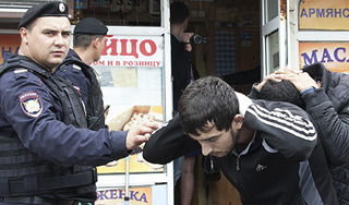 В Тюмени и Перми задержали 1200 мигрантов В Тюмени и Перми задержали 1200 мигрантов