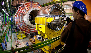 Интернет подключили к адронному коллайдеру Интернет подключили к адронному коллайдеру
