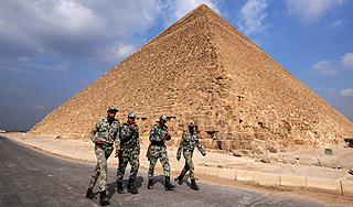 Пирамиды в Египте закрыли из-за беспорядков Пирамиды в Египте закрыли из-за беспорядков