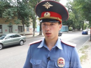 Брянский полицейский в одиночку задержал двух грабителей Источник: Пресс-служба УМВД России по Брянской области. На фото: Роман Федоров