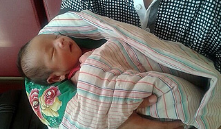 Женщина родила на остановке в Тбилиси Женщина родила на остановке в Тбилиси